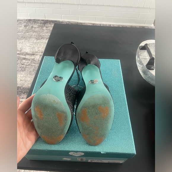 Worn twice black dressy heels - Picture 4 of 4